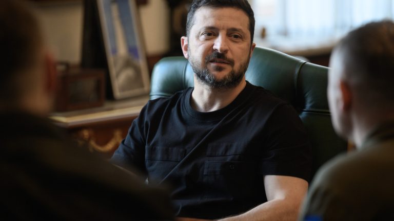 Ζελένσκι: Ρωσικοί δορυφόροι βοηθούν το Ιράν να εξαπολύει επιθέσεις στη Μέση Ανατολή