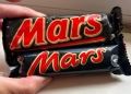 «Αγάπη μου συρρίκνωσα τη σοκολάτα Mars»: Εντοπίστηκε μπάρα του 1991 - και ναι, είναι μικρότερη της σημερινής
