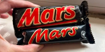 «Αγάπη μου συρρίκνωσα τη σοκολάτα Mars»: Εντοπίστηκε μπάρα του 1991 - και ναι, είναι μικρότερη της σημερινής