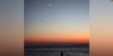 Ασυνήθιστο μοναχικό νέφος τράβηξε τα βλέμματα των κατοίκων της νοτιοανατολικής Αττικής - Τι ήταν σύμφωνα με τη NASA