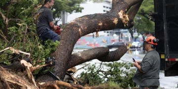 Χαβάη: Σε τροπική καταιγίδα υποβαθμίστηκε ο τυφώνας Lala – Εκτεταμένες πλημμύρες και μεγάλες καταστροφές