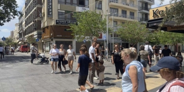 Δεκαπενταύγουστος στο κέντρο του Ηρακλείου – Χαλαρή βόλτα και δροσιά από τα μελτέμια