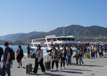 «Δεν έτυχε, πέτυχε»: Τούρκος αρθρογράφος εξηγεί γιατί οι γείτονες συρρέουν στα ελληνικά νησιά