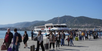 «Δεν έτυχε, πέτυχε»: Τούρκος αρθρογράφος εξηγεί γιατί οι γείτονες συρρέουν στα ελληνικά νησιά