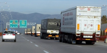 Διακοπή κυκλοφορίας στην Αθηνών-Λαμίας μετά από ανατροπή φορτηγών