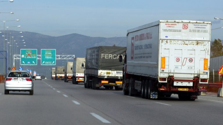 Διακοπή κυκλοφορίας στην Αθηνών-Λαμίας μετά από ανατροπή φορτηγών