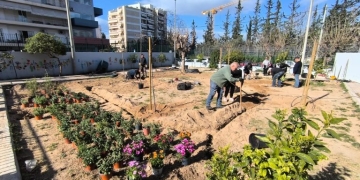 Δήμος Αθηναίων: 43 σχολικές αυλές γίνονται πιο πράσινες και πιο δροσερές