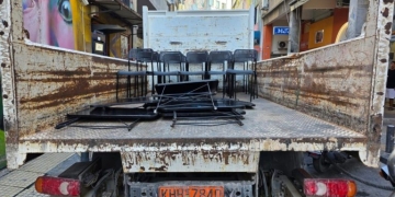 Δήμος Αθηναίων: Εντατικοί έλεγχοι για την προστασία των κοινόχρηστων χώρων – Απομακρύνθηκαν 240 τραπεζοκαθίσματα