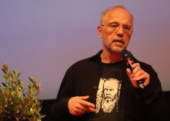 Ειρωνική ανάρτηση του Θανάση Αυγερινού για τη Μαρία Καρυστιανού