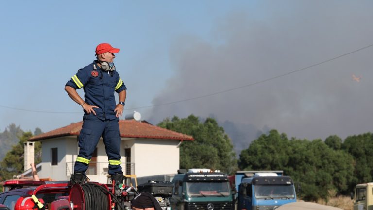 Επιτροπή Εκτίμησης Κινδύνου: Παραμένουν οι θυελλώδεις άνεμοι και αύριο Σάββατο -Πού εστιάζεται η προσοχή