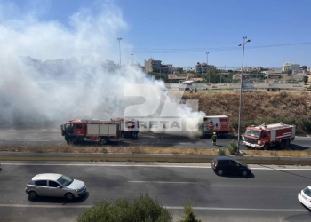 Φορτηγό «τυλίχθηκε» στις φλόγες στον ΒΟΑΚ – Κυκλοφοριακό χάος και αποπνικτική ατμόσφαιρα