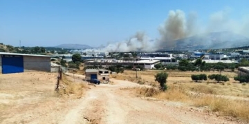 Φωτιά κοντά στη ΒΙ.ΠΕ Κορωπίου - 112 στους κατοίκους