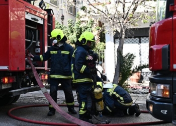 Φωτιά σε ακατοίκητο κτίριο στην οδό Κουμουνδούρου - Απεγκλωβίστηκε άτομο