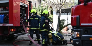 Φωτιά σε ακατοίκητο κτίριο στην οδό Κουμουνδούρου - Απεγκλωβίστηκε άτομο