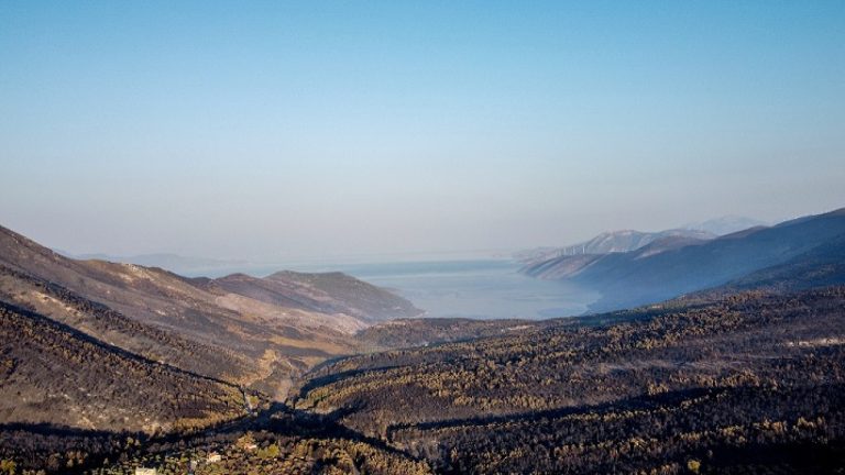 Φωτιά σε Αττική και Βοιωτία: Σαν να κτύπησαν την περιοχή 6 ατομικές βόμβες τύπου Χιροσίμα