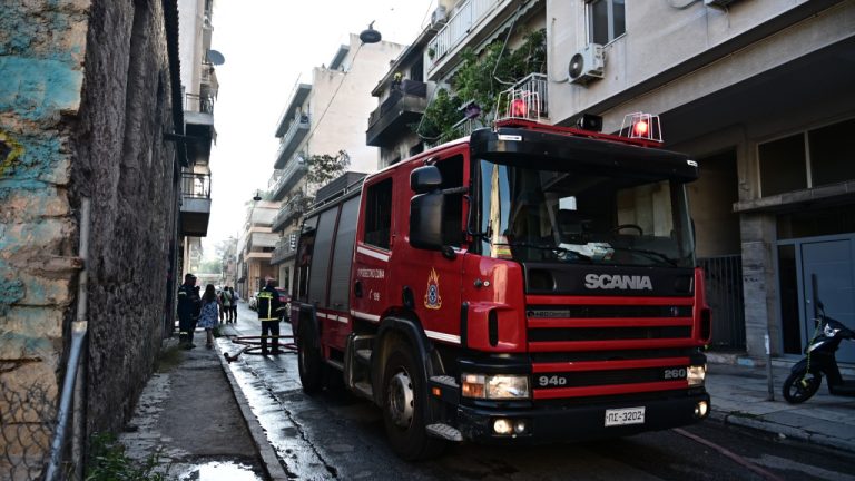Φωτιά σε εγκαταλελειμμένο κτήριο στο Μοσχάτο