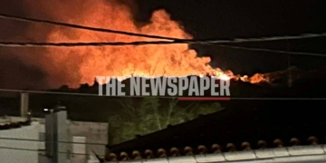 Φωτιά στα Αϊβαλιώτικα Βόλου, κοντά σε νυχτερινό κέντρο