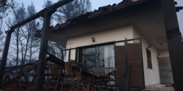 Φωτιά στη Σίβηρη: Κινητοποίηση ξενοδόχων σε Χαλκιδική και Θεσσαλονίκη για τη φιλοξενία των πυρόπληκτων