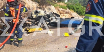 Φωτογραφίες-ντοκουμέντο από τα συντρίμμια του ενός ελικοπτέρου που συνετρίβη στην Ψάθα