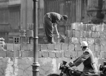 «Φράχτης στρατοπέδου συγκέντρωσης»: 65 χρόνια από την ανέγερση του Τείχους του Βερολίνου