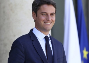 Γαλλία: Ο πρώην πρωθυπουργός Γκαμπριέλ Ατάλ λέει ότι ήταν θύμα κυβερνοεπίθεσης από τη Ρωσία