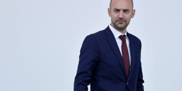 Γάλλος ΥΠΕΞ: Η χώρα «δεν θα ανεχθεί καμιά απόπειρα ξένης ανάμιξης»