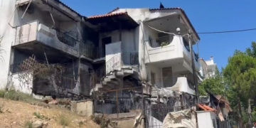 Γλυκά Νερά: Πυρκαγιά σε κατοικία
