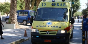 Γυναίκα ανασύρθηκε χωρίς τις αισθήσεις της από τον ακάλυπτο πολυκατοικίας