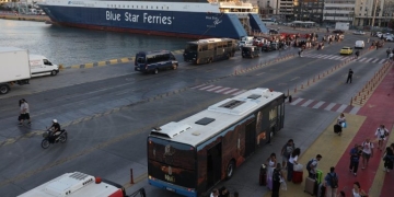 Γυρίζουν σταδιακά οι αδειούχοι: Πάνω από 90.000 επιβάτες στα λιμάνια της Αττικής
