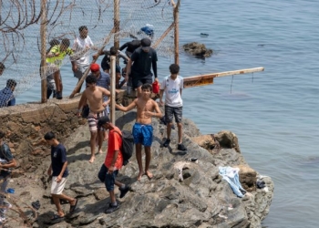 Η ΕΕ συγκαλεί έκτακτη υπουργική σύσκεψη για τη μεταναστευτική κρίση στη Θέουτα