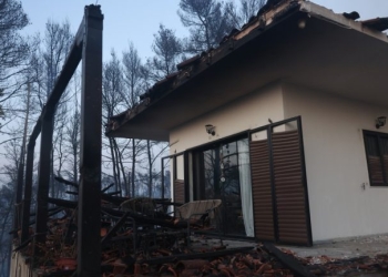«Η φωτιά στη Σίβηρη δεν μας ξέφυγε παρά τις μεγάλες ριπές το ξημέρωμα. Ξεπεράσαμε το κακό» λέει ο αντιπεριφερειάρχης