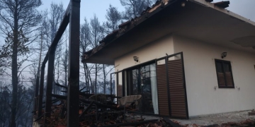 «Η φωτιά στη Σίβηρη δεν μας ξέφυγε παρά τις μεγάλες ριπές το ξημέρωμα. Ξεπεράσαμε το κακό» λέει ο αντιπεριφερειάρχης