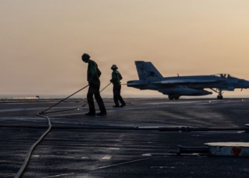 Η κατάσταση στο USS Abraham Lincoln δείχνει τον αντίκτυπο ενός ατελείωτου πολέμου