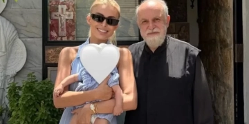 Η Κατερίνα Καινούργιου επισκέφτηκε με την κόρη της τον πνευματικό της στα Χανιά: «Μιά ευλογία που έγινε ζωή»