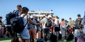 Η τελευταία έξοδος του Δεκαπενταύγουστου - Γεμάτα αναχωρούν τα πλοία