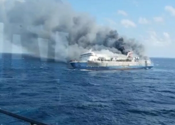 Ινδονησία: Τουλάχιστον πέντε νεκροί και 41 αγνοούμενοι από φωτιά που ξέσπασε σε φέρι (Δείτε βίντεο)