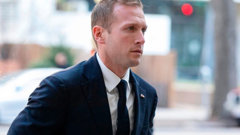 ΗΠΑ: Δεν αποσύρει την υποψηφιότητά του Ρεπουμπλικανός βουλευτής, παρά τις κατηγορίες για ενδοοικογενειακή βία