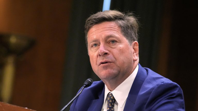 ΗΠΑ: Ο Τζέι Κλέιτον ορκίστηκε νέος Διευθυντής Εθνικών Πληροφοριών