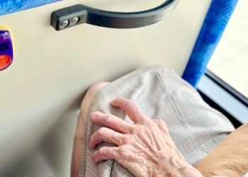 Ηράκλειο: 81χρονη έπεσε ενώ επιχειρούσε να επιβιβαστεί σε λεωφορείο και σκοτώθηκε