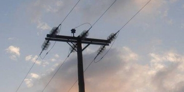 Ηράκλειο: Αλλεπάλληλες κλήσεις στην Πυροσβεστική για σπίθες σε στύλους ηλεκτροδότησης