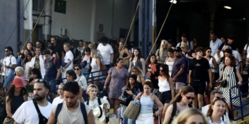 Ηράκλειο: «Βούλιαξε» το λιμάνι μέσα σε ένα τριήμερο – Πάνω από 32.000 επιβάτες