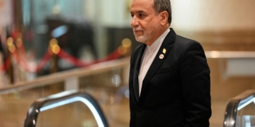 Ιράν: Ο Αραγτσί εξήρε τις ένοπλες δυνάμεις και κάλεσε σε ενότητα τις μουσουλμανικές χώρες