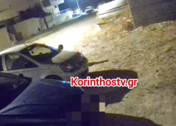 Κόρινθος: Βίντεο από απόπειρα εμπρησμού σε αυτοκίνητα
