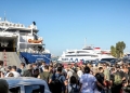 Κορυφώνεται η έξοδος των αδειούχων: Γεμάτα τα πλοία και τα ΚΤΕΛ, αδειάζει η Αθήνα