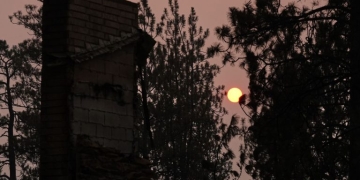 Μεγάλη καταστροφή από τις πυρκαγιές σε πόλη της Ουάσινγκτον – Κάηκαν εκατοντάδες κτίρια