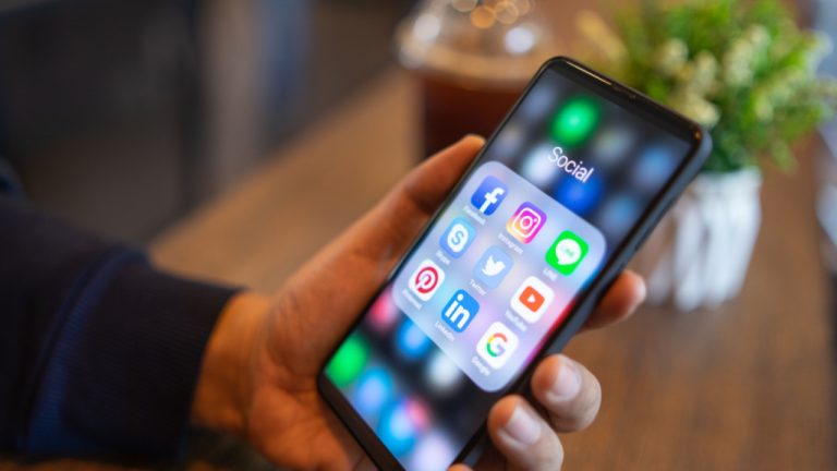 Meta και TikTok: Συμφωνία με την ΕΕ για fact-checking στις αναρτήσεις για τις μεταναστευτικές ροές προς Ισπανία