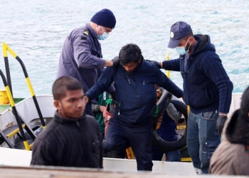 Μεταναστευτικό: Φτάνουν η μία μετά την άλλη οι βάρκες στην Κρήτη – Στο νοσοκομείο ένα άτομο