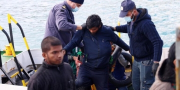 Μεταναστευτικό: Φτάνουν η μία μετά την άλλη οι βάρκες στην Κρήτη – Στο νοσοκομείο ένα άτομο