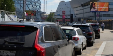 Νέα κρίση καυσίμων στη Ρωσία: Πλαφόν και περιορισμοί στις αγορές βενζίνης μετά τις επιθέσεις της Ουκρανίας
