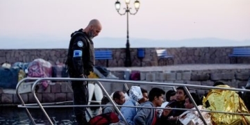 Νέες καραβιές μεταναστών νότια της Κρήτης – Διπλή επιχείρηση διάσωσης για 78 άτομα